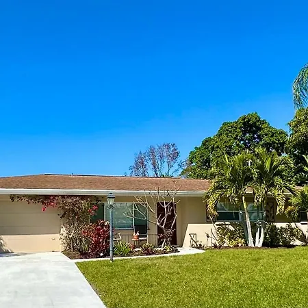 Classic Tropical Florida Escape With Heated Pool